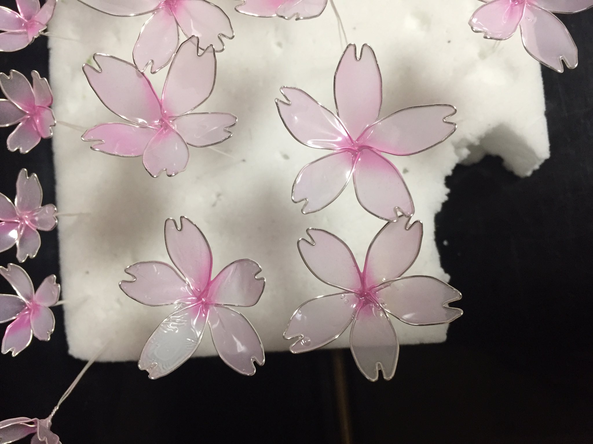 Sparklingflower 花芯をどう作るか ガクを作るか いろいろ悩む なまけて つい簡単なつくり方にながされる ディップアート アメリカンフラワー 桜 Sparklingflower 花芯をどう作るか ガクを作るか いろいろ悩む なまけて つい簡単なつくり方にながされる ディップアート アメリカンフラワー 桜