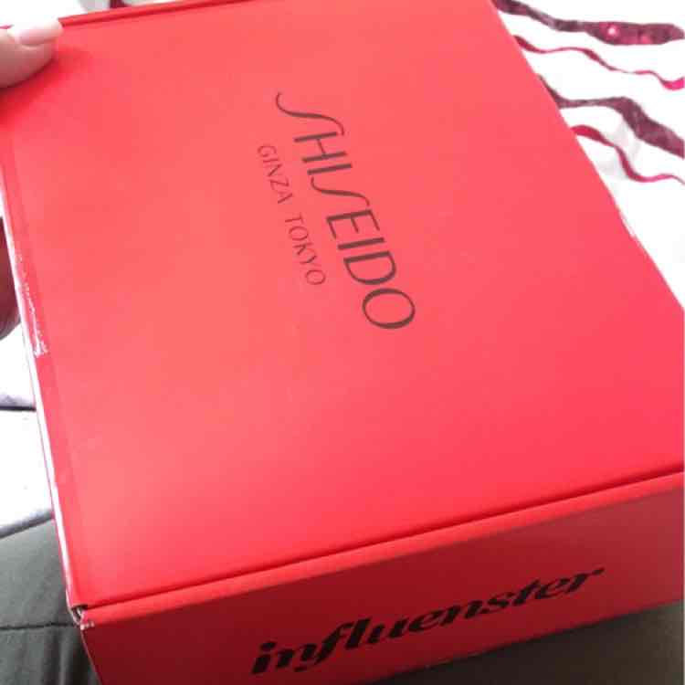 Mandi_Dawson's tweet photo. New @influenster fox box just arrived. #influenster #voxbox #shiseido https://t.co/ldRUprEqwK