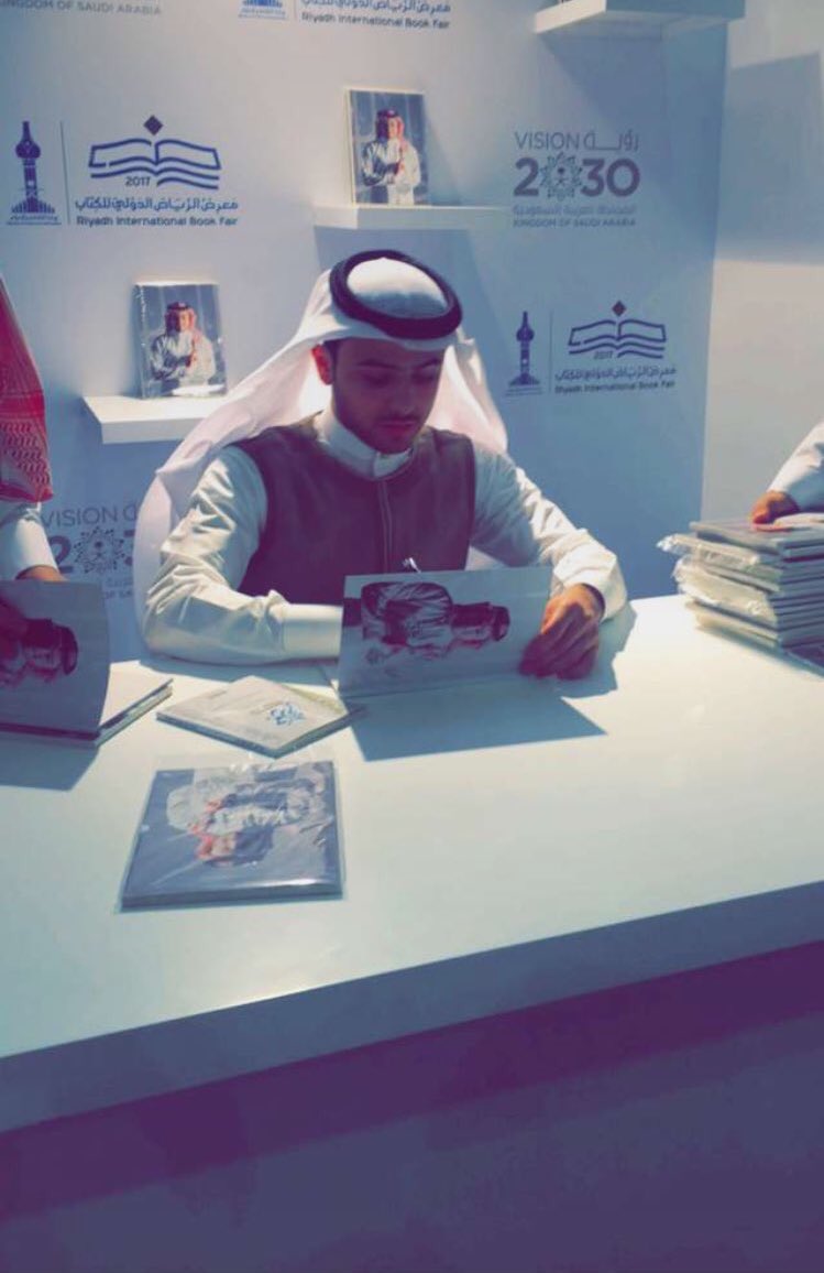 28_mima's tweet photo. فخورين فيك وفي نجاحاتك الكبيرة الله يجعلها دائمه #توقيع_��تاب_جبر_الخواطر https://t.co/LKJlfiI0wF