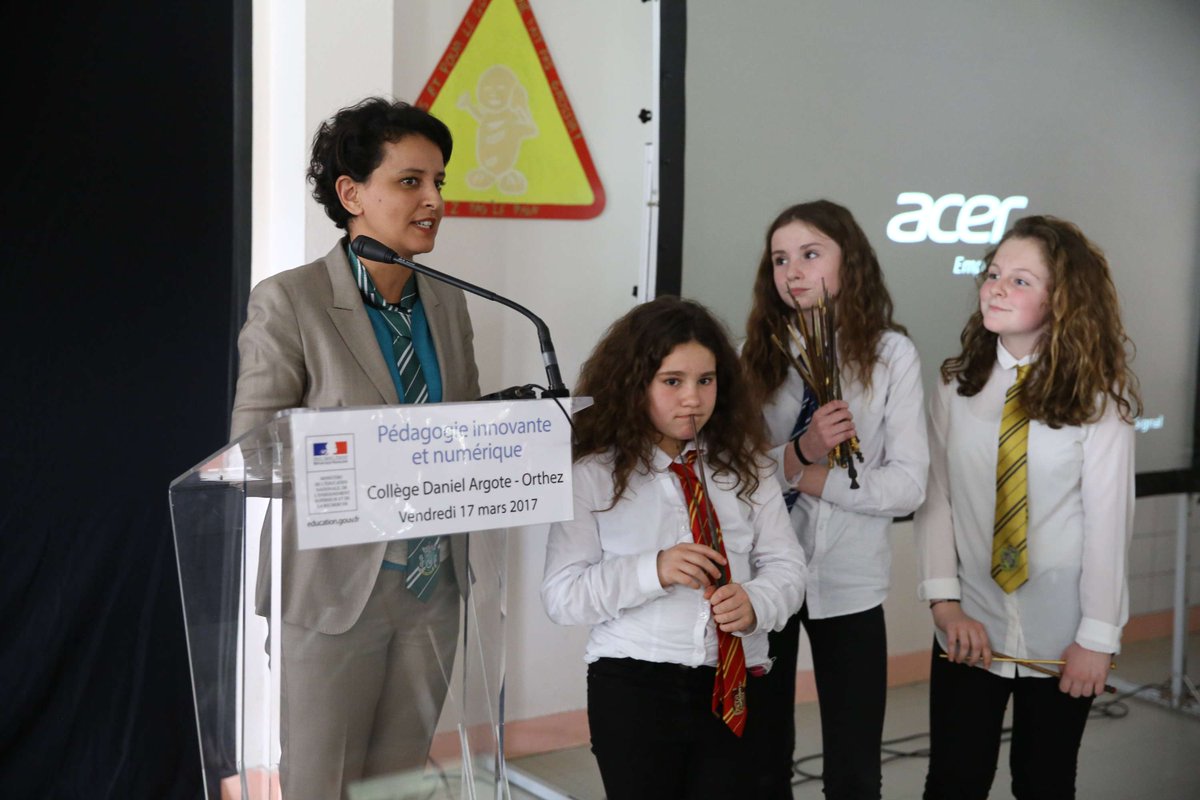najatvb's tweet photo. Formidable enseignement pratique interdisciplinaire de français-anglais autour d'Harry Potter en classe de 5ème à Orthez #EPI https://t.co/fw9n4wABPo