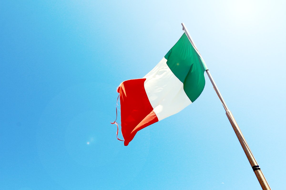 micheleemiliano's tweet photo. 156° anniversario dell'Unità d'Italia. L'unità del Paese passa da un nuovo patto tra Nord e Sud. L’Italia riparte se il Mezzogiorno riparte. https://t.co/U9mR9zeLb8