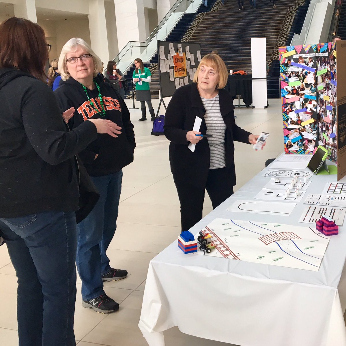 mar10g's tweet photo. Ts sharing with other Ts about students' use of #ozobots @tecumsehschools. Thanks @MACUL grant for making a difference!  #macul17 #LenTech https://t.co/spB807kQdk
