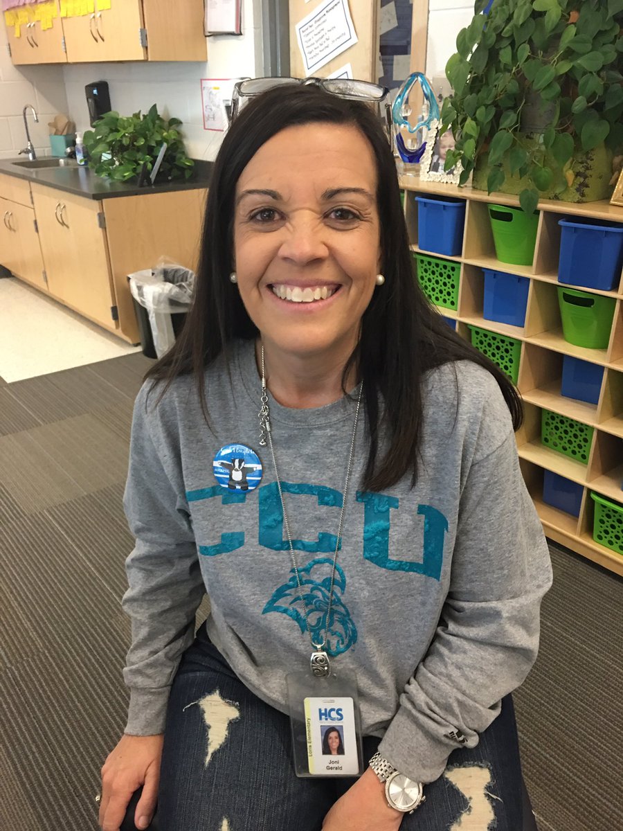 TerraBodkins's tweet image. @JoniGerald The first #level1complete wowza! #loriselementary #hcspdl #hcsbadges