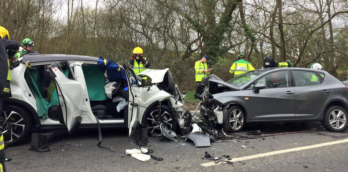 SCAS_HART's tweet photo. 2 vehicle RTC #A326 Marchwood Bypass @SCAS999 transferring 3 patients to ED. Joint working with @Redbridge53 @HantsPolice @HIOWAA #Team999 https://t.co/dZJhiQVUNS