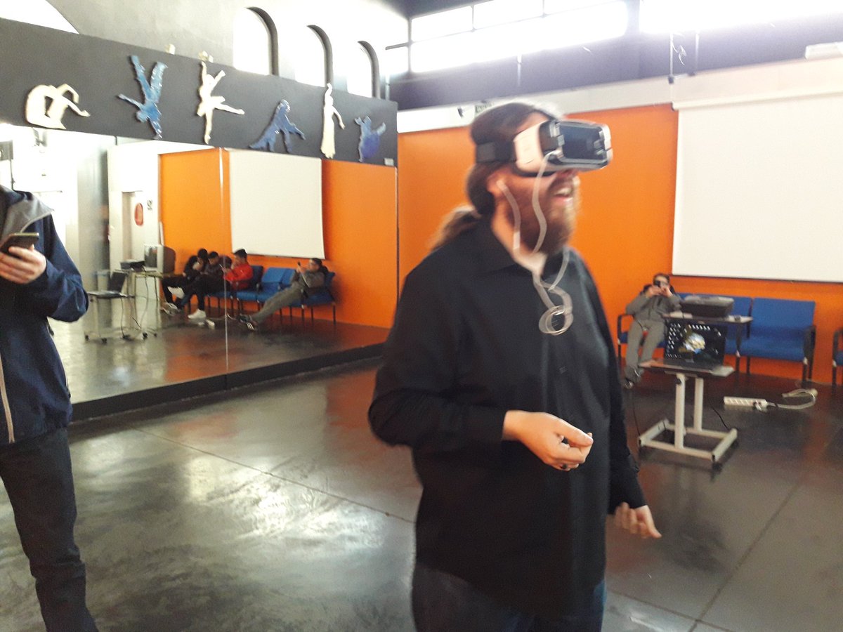 pedromnunez's tweet image. #realidadvirtual ahora en Olivenza @vrlabx @EPCC_Unex @AgcexOrg @JulioLanzarte @juanbarambones