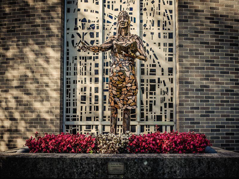 HollyFarrell3's tweet image. A picture of the St Patrick statue on St Patrick's Campus for the day that's in it! Lá Fhéile Pádraig Sona Daoibh☘️
