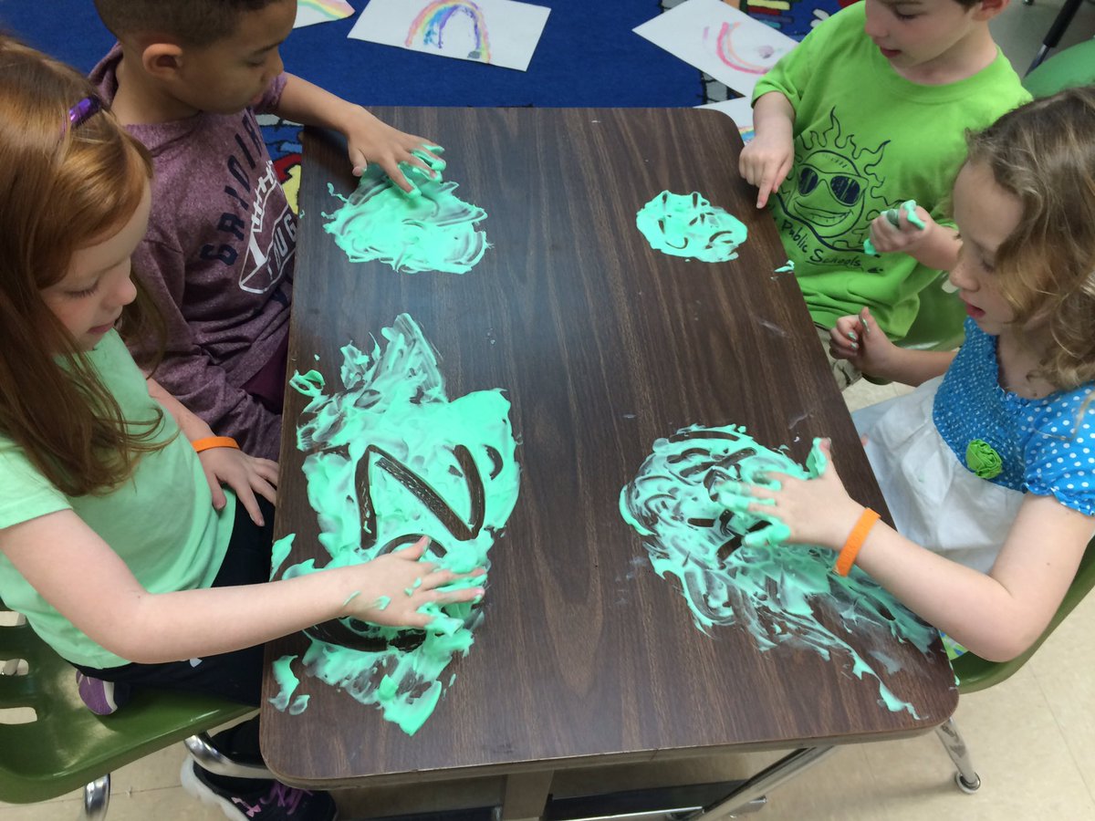 SheridanSES's tweet photo. Multi-sensory word work using shaving cream. Of course we added GREEN food coloring for St. Patrick's Day🍀 #marsh19  @Lindsey_Bohler https://t.co/9AaIbhqGU0
