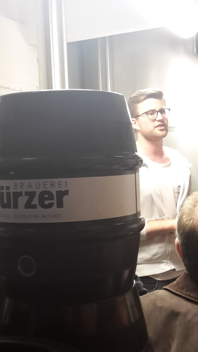 Having travelled to Düsseldorf extensively in the past I only found the 5th Altstadt brewery today: "Kürzer" brilliant Alt beer!