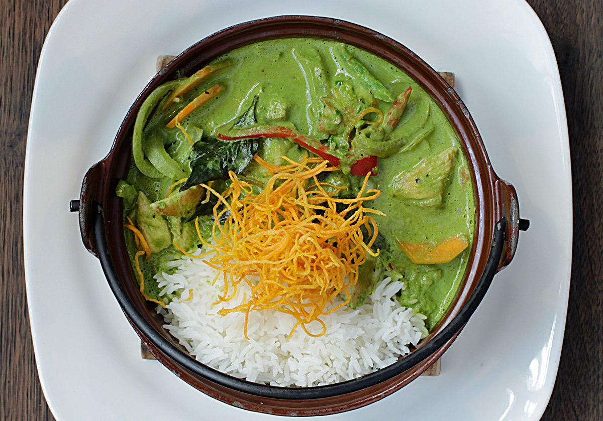 malaikitchen's tweet photo. Go #green! Try our Iron Pot Green Curry and wash it down with a pint of a delicious house-brewed beer! Happy #StPatricksDay https://t.co/Qckhz3aL5A