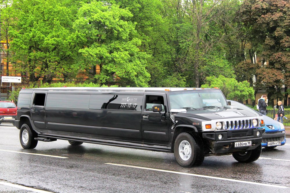 OrlandoLimousi1's tweet photo. Choose a Hummer Stretch Limousine and enjoy your ride! It can carry up to 20 people!  #hummerlimo #stretchlimousine #orlandolimousine https://t.co/zjMmZ7lUxc
