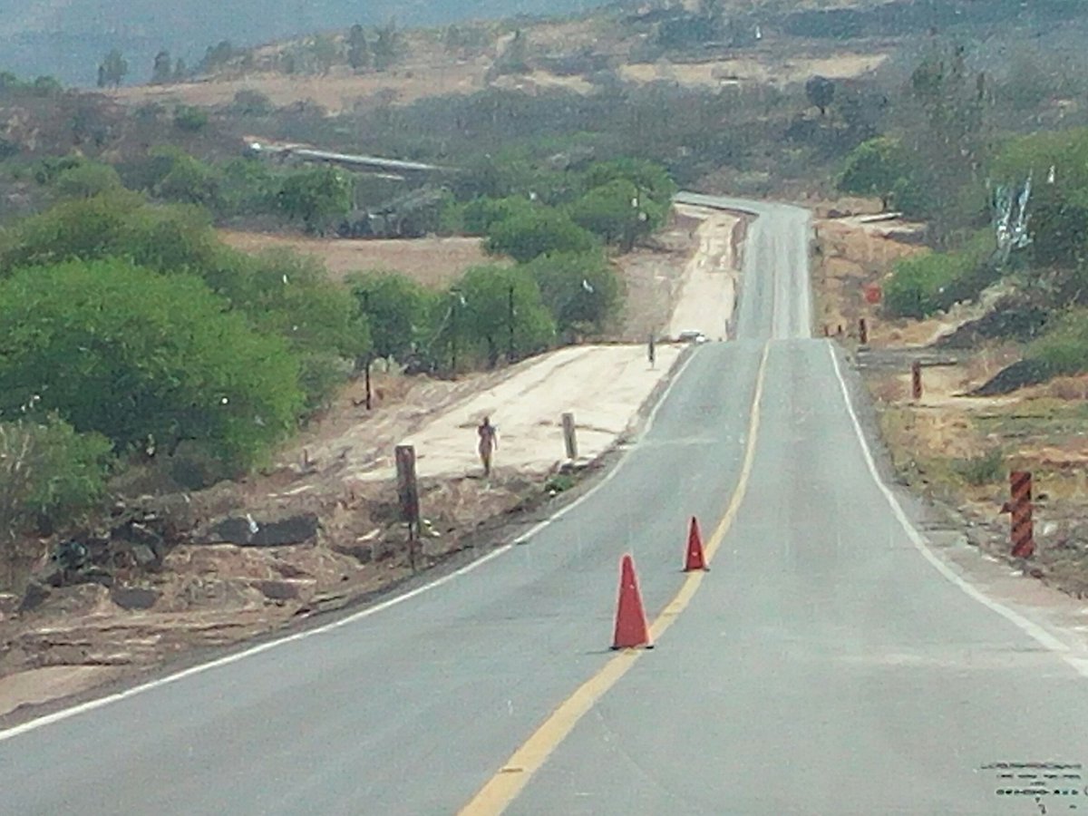 BernardoGtz_N's tweet photo. Supervisión de la modernización de la carretera #Jalpa-Calvillo por parte de la @SCT_mx en el estado de #Zacatecas https://t.co/SXmBFn6MNz