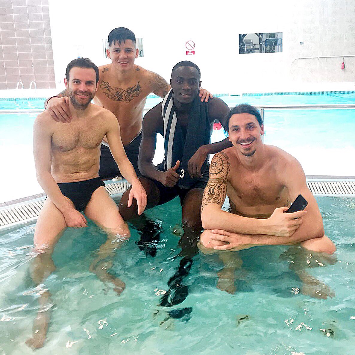 Recovery day with these aquatic creatures 😬

🐟🐳🦈🐊

Jour de repos en compagnie de ces animaux aquatiques 😬