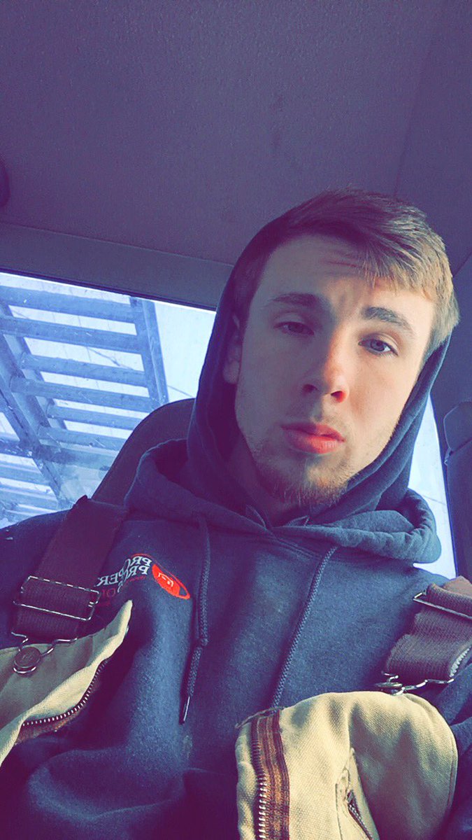 LowKeyzKid's tweet photo. This weather shitty af👎🏼👎🏼 But at least I made it to see another day I can't complain about that💯
#KidSpit #LowKeyz #Worklife #ohio #Winter https://t.co/ZzzPnkQ4Gf