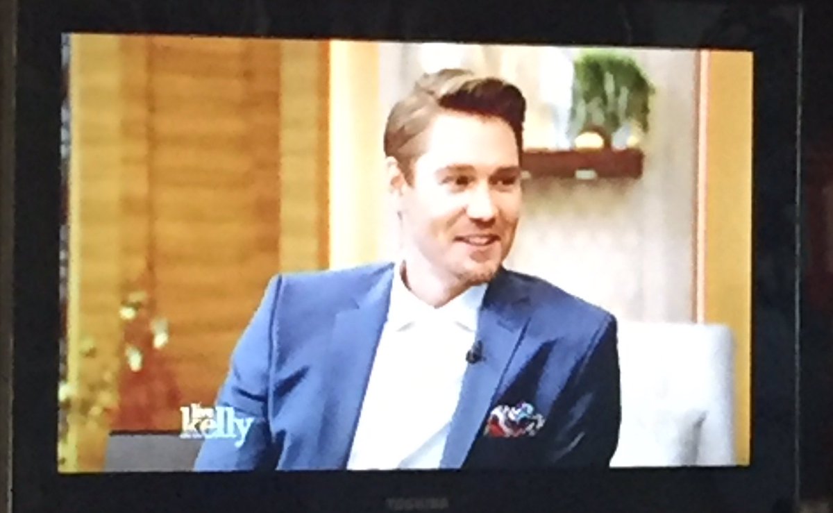 sweetchks722's tweet photo. @ChadMMurray not a bad way to spend the morning #SUNRECORDS #LiveWithKelly #OTHFAN great job! https://t.co/NDvKzPXO5B