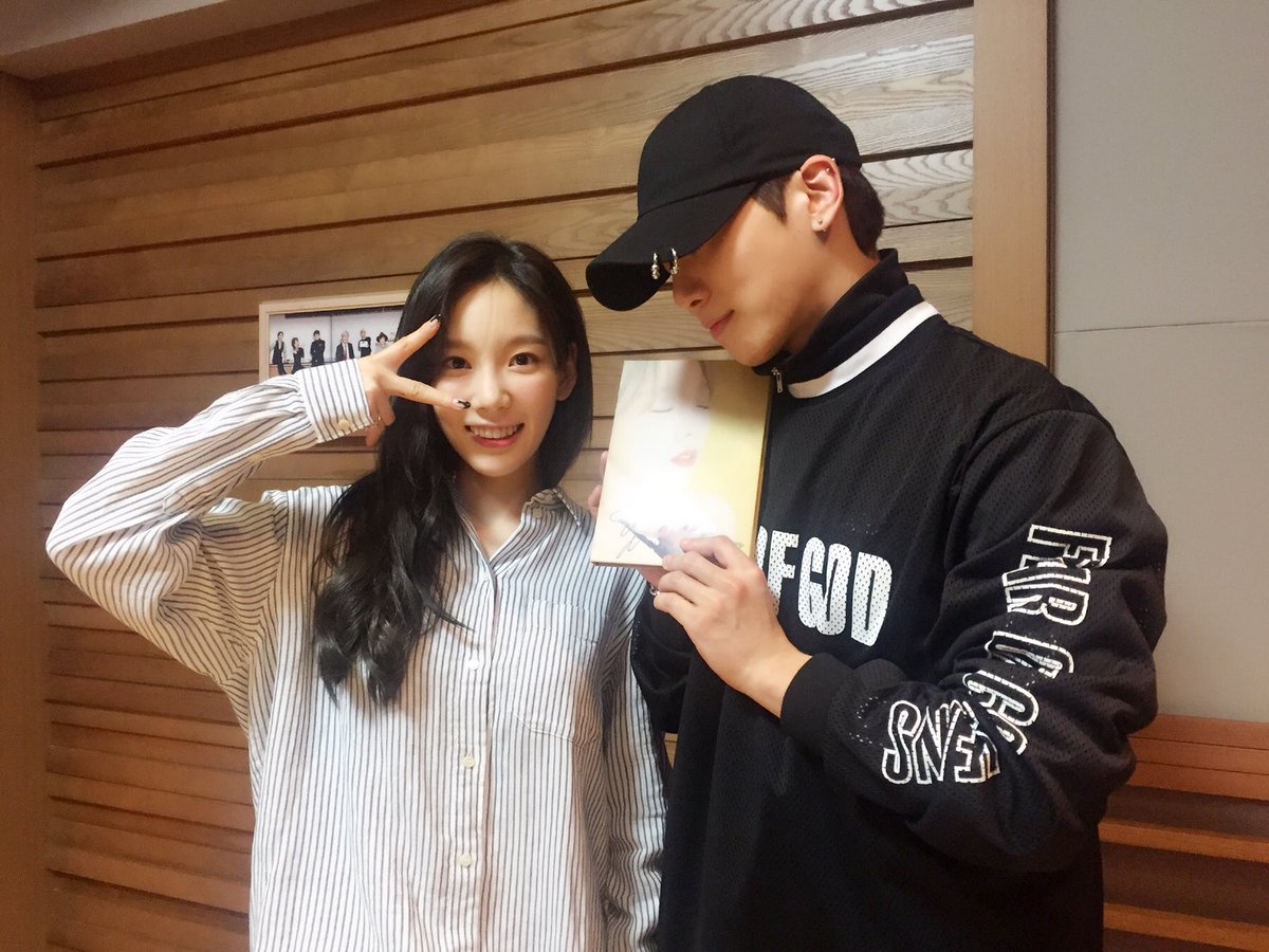 [PIC][17-03-2017]TaeYeon trở thành khách mời trên "MBC FM4U Jonghyun's "Blue Night" Radio" vào tối nay C7IoS9tWwAApOw7