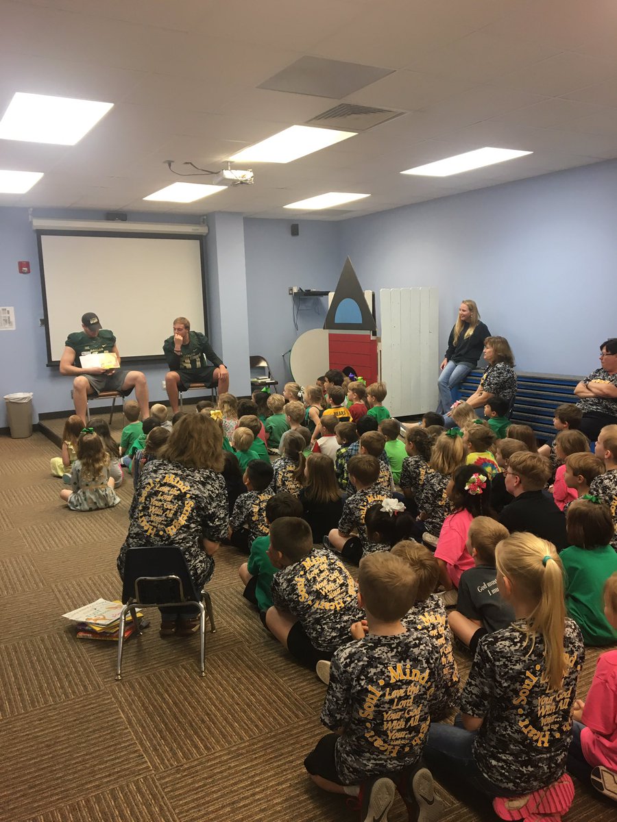 DaBUGang's tweet image. Thank you Woodway Christian elementary for letting us come out and read some books to some awesome kids SicEm Bears! #BaylorNation