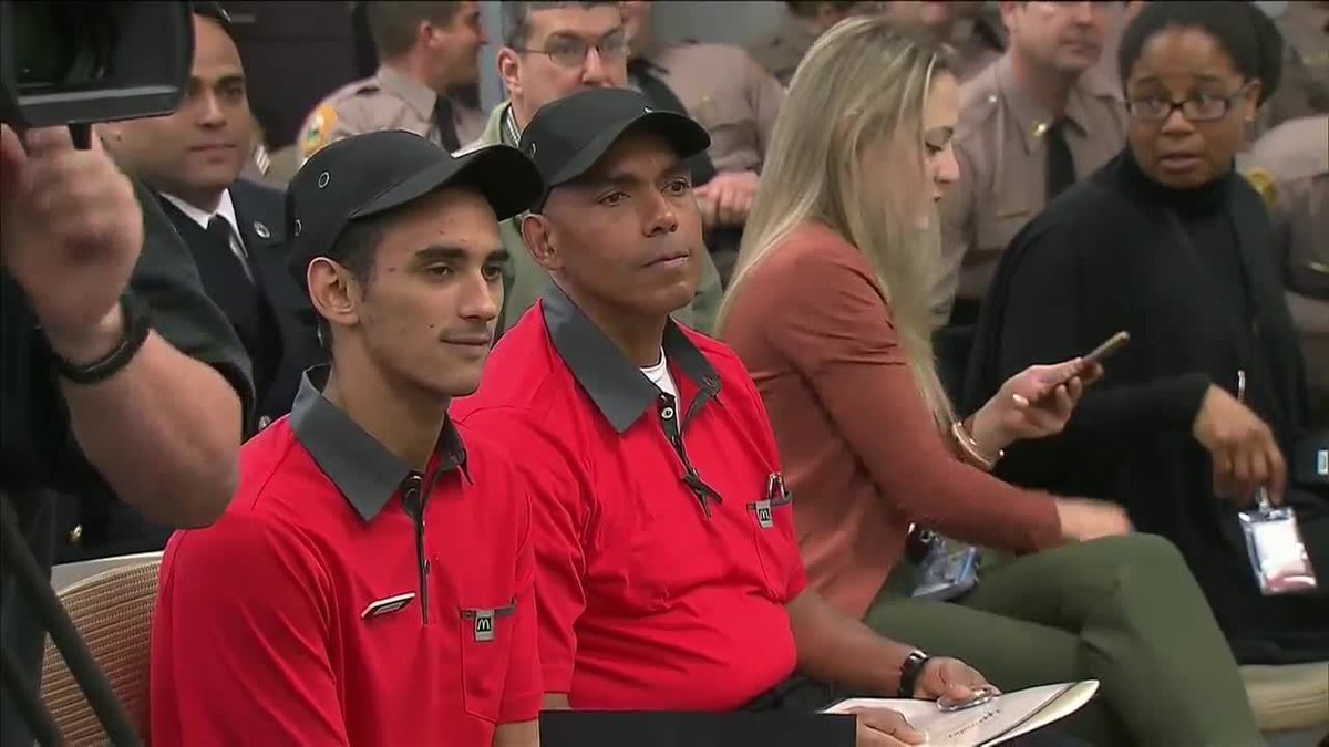 Miami-Dade mayor honors heroes who saved officer in McDonald's drive-through bit.ly/2nNfBDe https://t.co/ErPxWjWXwM