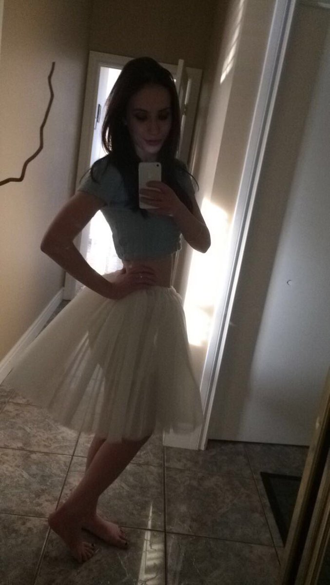 Writer bought a #tutuskirt and now she's like a true Queen of the Seven Kingdoms. :3