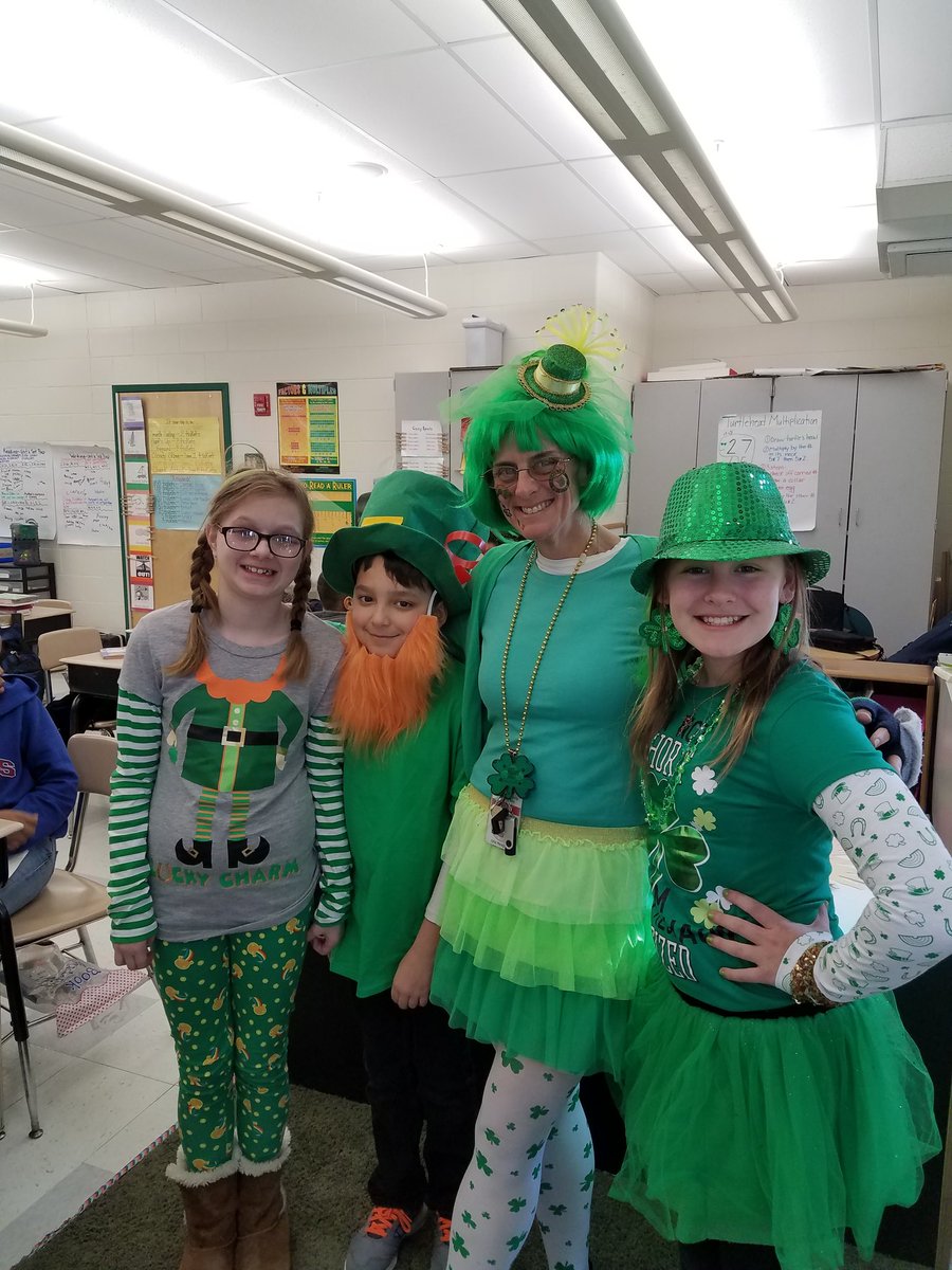 OrlaHot's tweet photo. Going green at Green Grove Elementary School #happystpatrick'sday! https://t.co/xMGTJ7MF2q