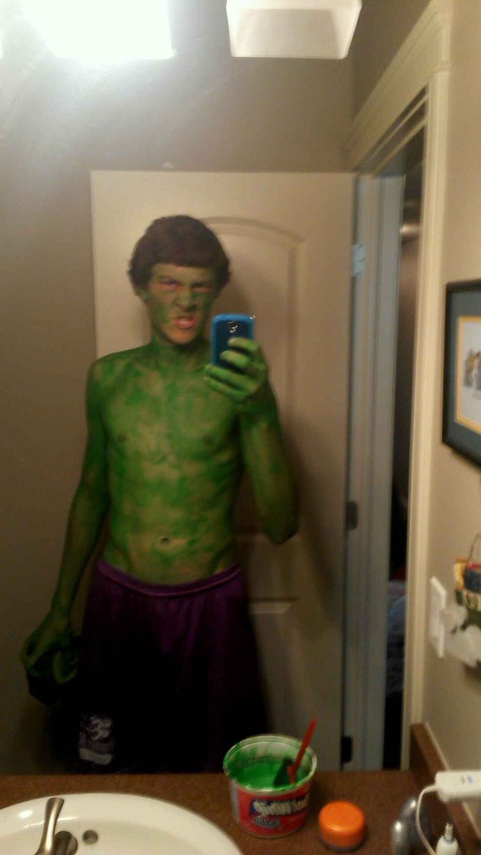 jleatham72's tweet photo. make sure you wear green today! Or this lil midget will come pinch your buns!! https://t.co/lsk6vQNmxS