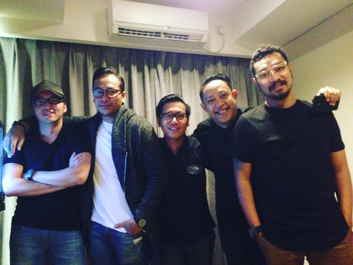 Yuk berangkat ke @eplazasmrg
Kasih Pitchaaaa.. hmm horas kamu kmn?