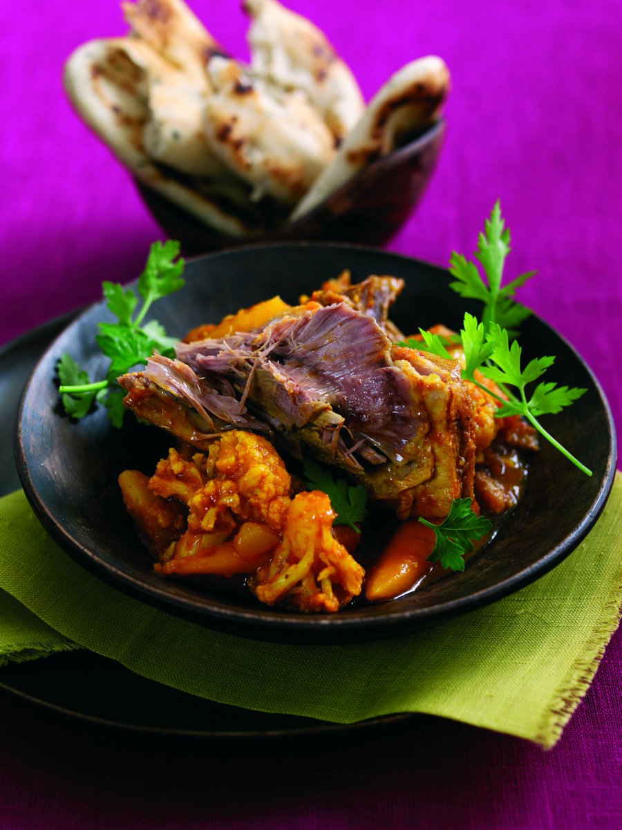 WelshLamb_PGI's tweet photo. For your Friday night #fakeaway, impress with this beautiful dish of curry spiced boneless Shoulder of #WelshLamb https://t.co/QY5iF3SrNg https://t.co/x5U2sULtyL