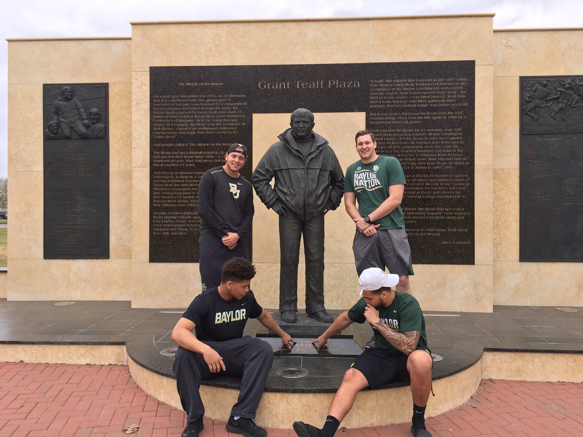 DaBUGang's tweet image. @DaBUGang chillin with "The Believer" 💪🏾🐻 @RyanKelly_BU @coachdwetzel