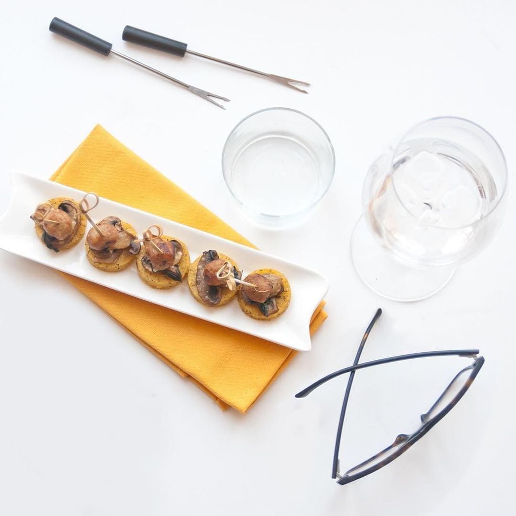 lennesimoblog's tweet photo. L'aperitivo del #finalmentedì: dischetti croccanti di #polentataragna, funghi e #polpettine golose. Ci potevo abbin… https://t.co/6aH3cOyvbk