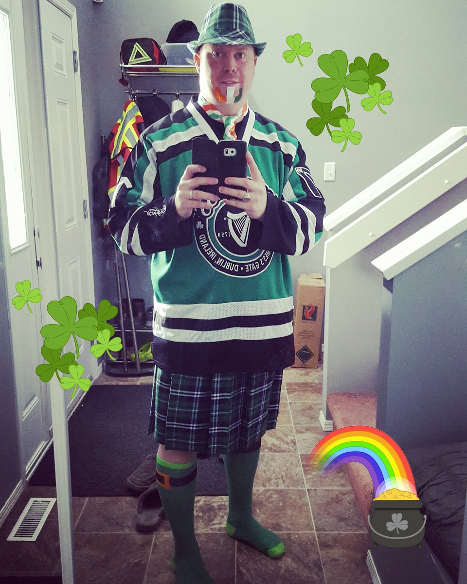 KHog4life's tweet photo. Real men wear kilts!maybe not in a blizzard but whatever! Canada eh!#StPatricksDay  #howmuchistomuch? 
#CasualFriday https://t.co/2Z9te1fwrG