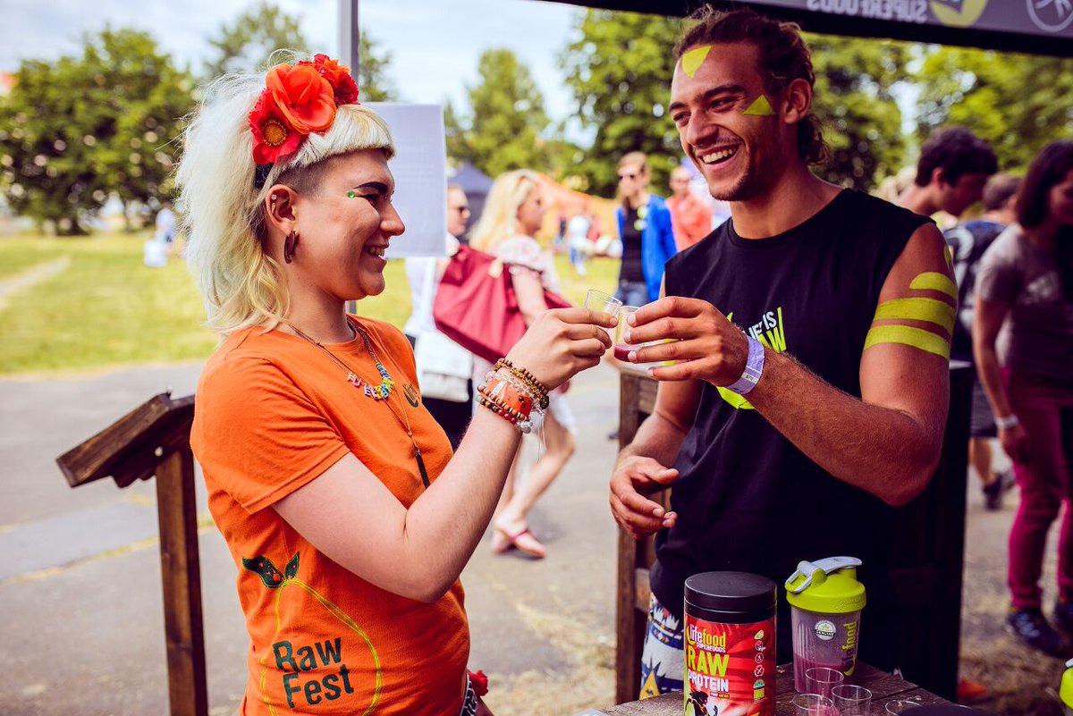 Lifefood_en's tweet image. It's the WEEKEND! Have fun everyone! Cheers! Oh and did you see our new website: bit.ly/2mb1BHj #FridayFeeling #Chillout