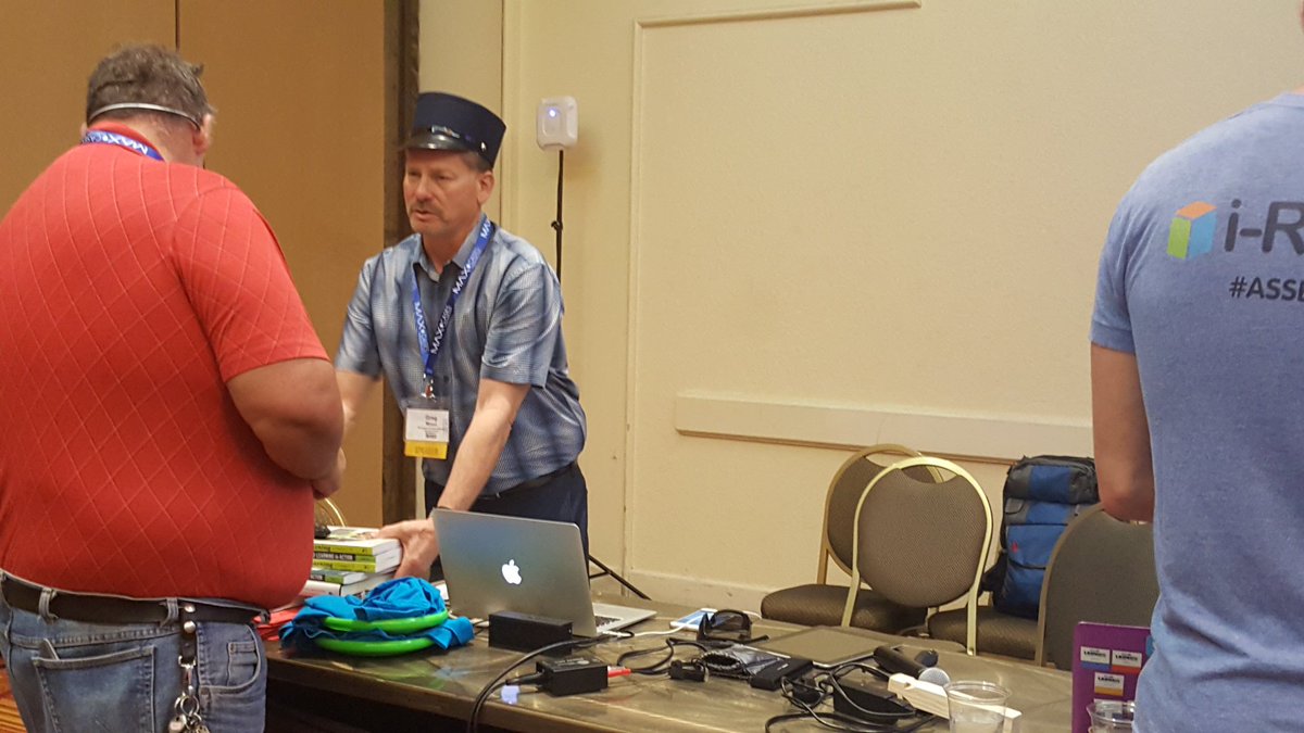 Mamacita4kids's tweet photo. #blendology #cue2017 @TrPatel20 @GMMoon1  Come and ride the blendology train https://t.co/bTnPxQQ4uH