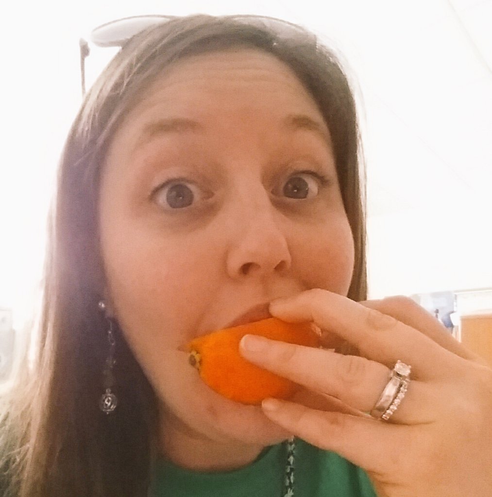 MrsDanish3rd's tweet photo. Try it Friday Blood Oranges! Thx @LCPSCafe @PThiessen_LCPS #MisleadingName #ActuallyDelicious #NoFirstAidNecessary https://t.co/1PAtafTS7J