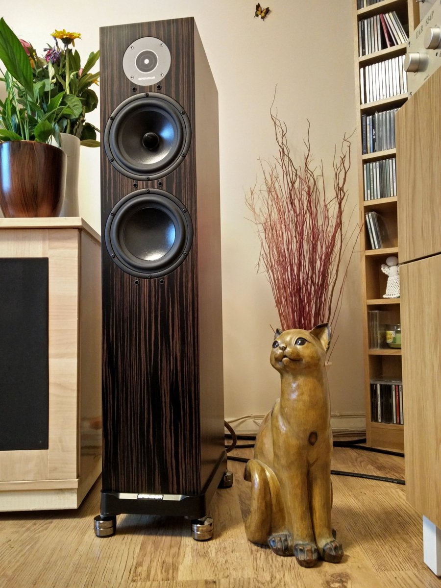 richard79d's tweet photo. Well invested money into our #WHFSystems. @IsoAcoustics #GAIA made audible improvement of #great sounding #spendor D7's😋🎶😎thx @stoneaudio https://t.co/XzDxT5X3CQ
