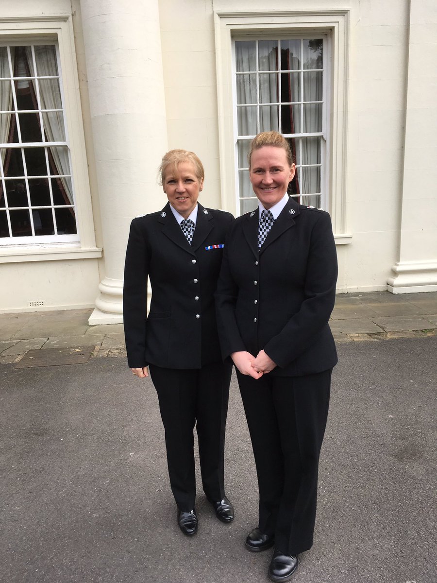 smkennedy12's tweet image. @jem7069 @CheshirePolCC - 2 very happy Cheshire officers graduating from #SCC2017