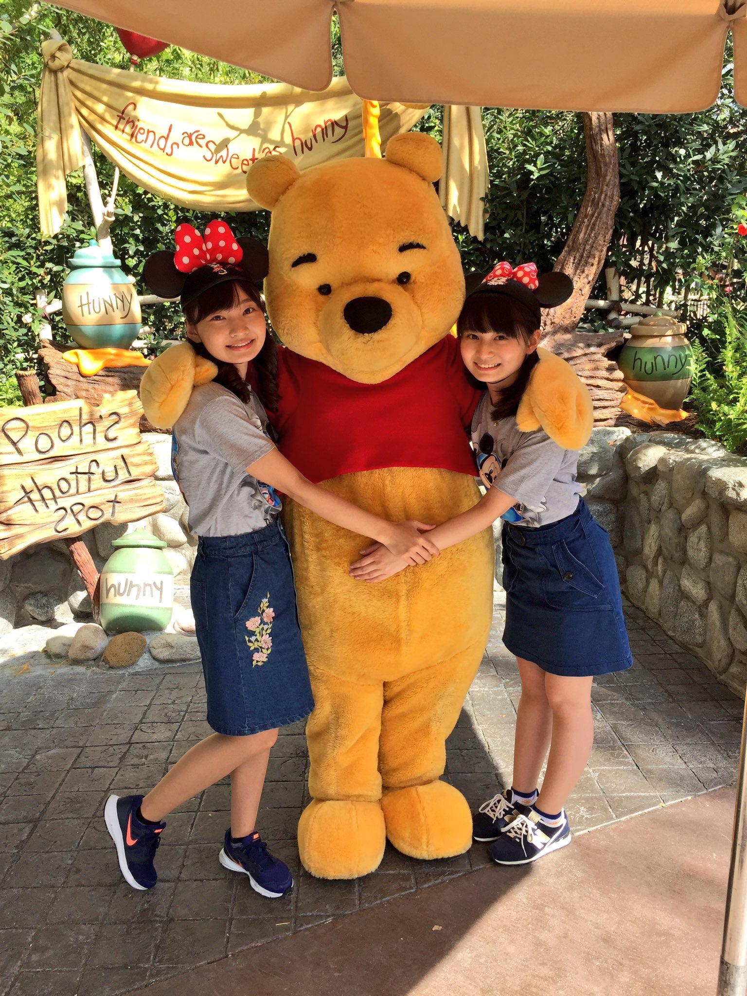 Twitter 上的 和佳音 カリフォルニアディズニーランドなう 暑過ぎる 笑笑 グリーティング行ったら プーさん達にサインも貰えて 嬉しかった T Co P5ovdqpxrg Twitter