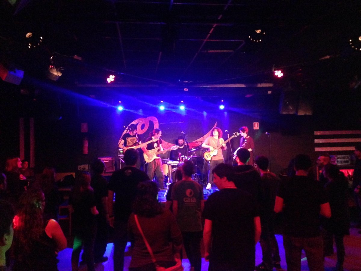 Da comienzo el concierto de <a href="/iratxoband/">IRATXO</a> en la <a href="/SalaMalandar/">Sala Malandar</a> de #Sevilla