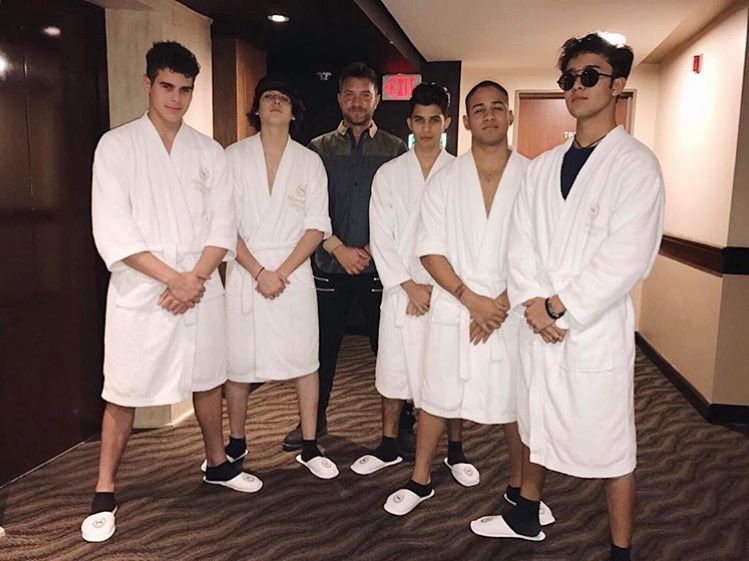 CScabon's tweet photo. USTEDES Son La Historia Mas Bonita que El Destinó Escribió Para A Mii ❤❤
@CNCOmusic https://t.co/LP7OsbMVXe