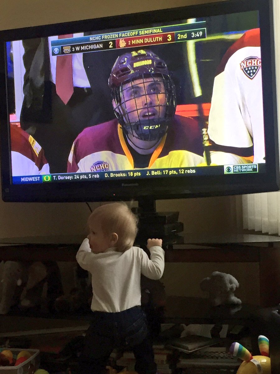 names98's tweet photo. Cheering on the Bulldogs! #gobulldogs @UMDMensHockey @TheNCHC https://t.co/sp0xBFVcqY