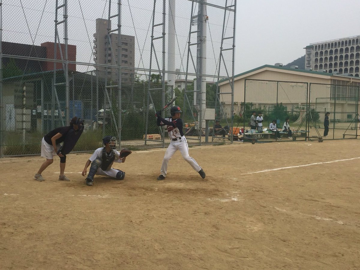 香川大学男子ソフトボール部 選手紹介 2年 5 國廣誠貴 工学部 捕手外野手 ライズに強く当たればボールははるかかなた まさにball In The Sky 日々の筋トレを生きがいとしていて三度の飯より筋トレの筋肉バカ 数々のボケを相殺することからついた 香川大学男子ソフトボール部 選手紹介 2年 5 國廣誠貴 工学部 捕手外野手 ライズに強く当たればボールははるかかなた まさにball In The Sky 日々の筋トレを生きがいとしていて三度の飯より筋トレの筋肉バカ 数々のボケを相殺することからついた