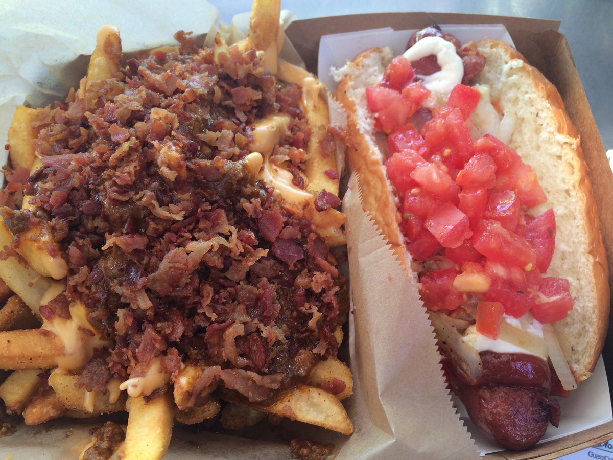 TheGreasyWiener's tweet photo. GIVE the GIFT of a FREE LUNCH during the any day of the year thank your clients &amp; hire us! Perfect tax break! 💰🌭https://t.co/uvzSi53g3L https://t.co/bUAD1uvD4m