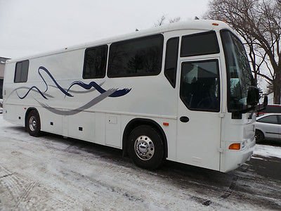 ADVSHER12's tweet photo. Check out this #ebay deal: #3960 MCI F3500 Executive Limo RV Motor Coach Bus Low Mile Detroit Series 50 https://t.co/sdteP4pRgq https://t.co/gHjzPvSZMZ