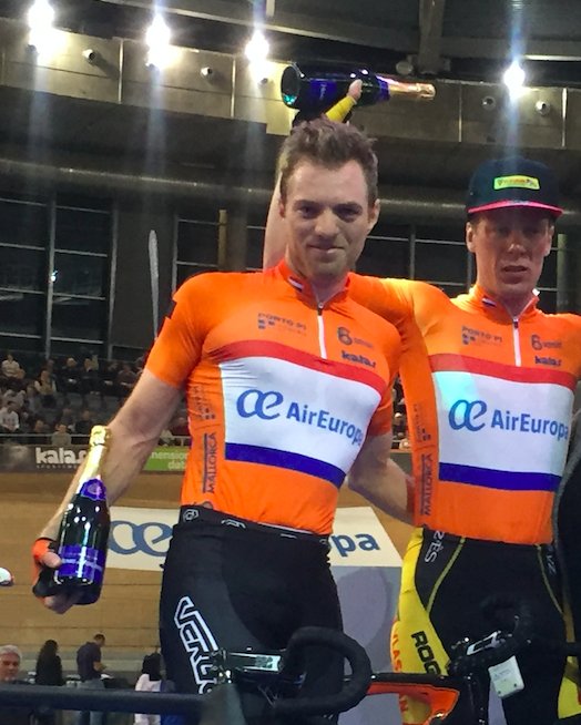 Luister naar reactie van <a href="/yoerihavik/">Yoeri Havik</a> over 3e plaats #sixdaymallorca finale met <a href="/StroetingaWim/">wim stroetinga</a> “We gaan door"

soundcloud.com/simon-keijzer/…