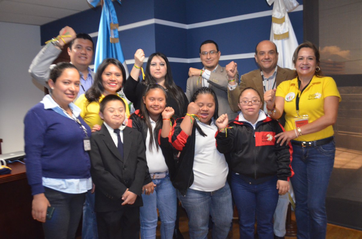 renapgt's tweet photo. Autoridades del RENAP recibe visita de niños de la Fundación Margarita Tejada previo al Día Mundial del Síndrome de Down. @fmargaritatejad https://t.co/B933EDr7yp