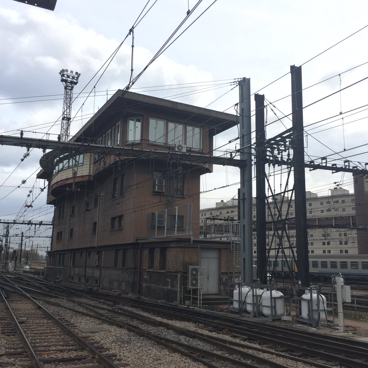jdehornoy's tweet photo. Dernière visite au poste d'aiguillage de #garedelyon 🚆🚦. Petit pincement au cœur. Après 84 ans, dernier train dans 4h. https://t.co/7bLE1ECfhf