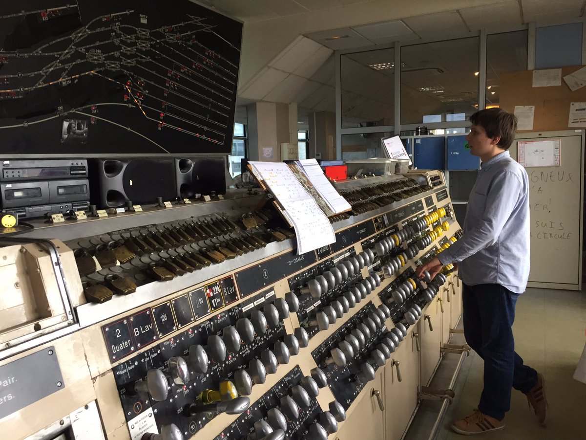 jdehornoy's tweet photo. Dernière visite au poste d'aiguillage de #garedelyon 🚆🚦. Petit pincement au cœur. Après 84 ans, dernier train dans 4h. https://t.co/7bLE1ECfhf