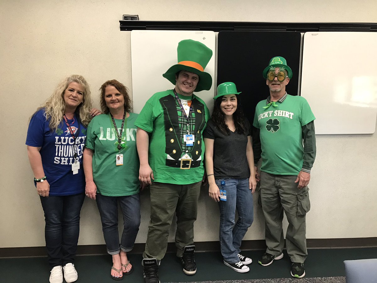 smalltowninok's tweet photo. Happy St Patrick's day from Team Jackson 🍀#reppinnorman #lifeatatt #StpATTyday https://t.co/hQIg8ApqQE