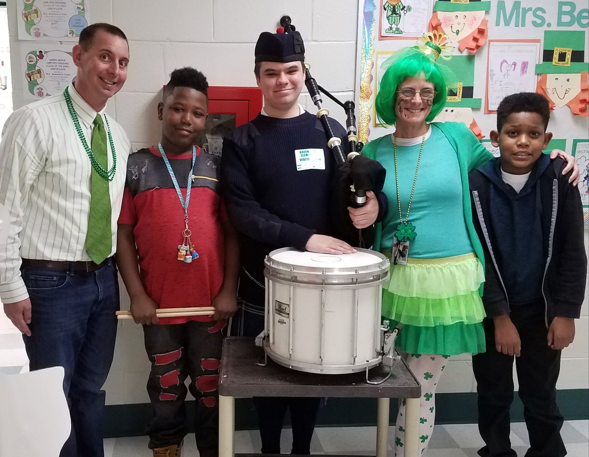 OrlaHot's tweet photo. @NeptuneSchools Pipes and Drum of GREEN Grove Elementary #StPatricksDay #gogreengrove🍀 https://t.co/aKrVopqabq