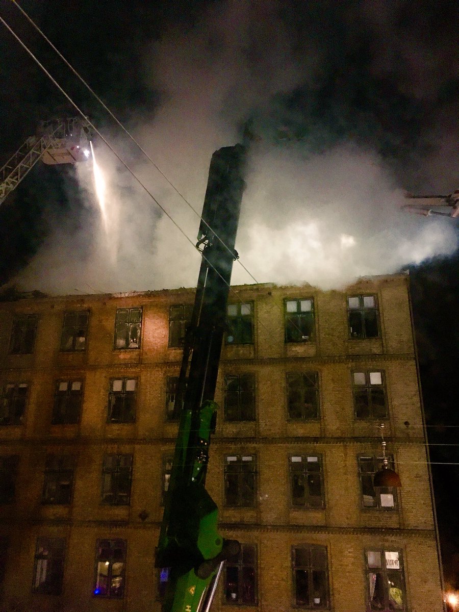 indieframe_'s tweet photo. Unreal scene in #vesterbrogade https://t.co/oNHLGLFTOe