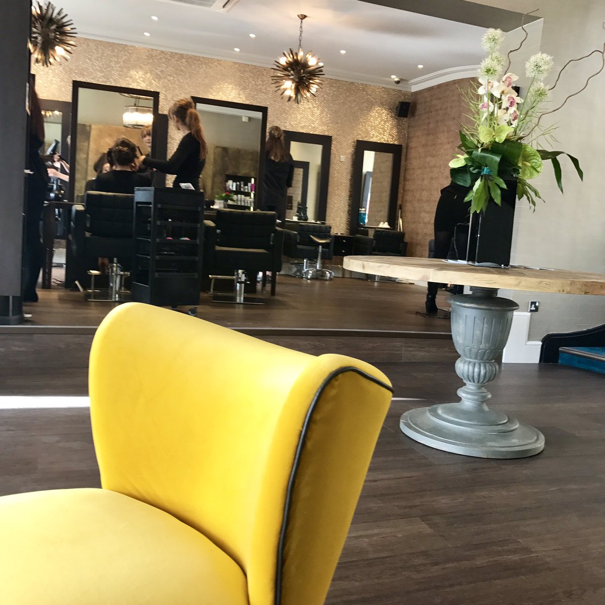 adelebing's tweet photo. Totally loving the new vibe in @BlushesHair #interiordesign #stylish #socool  #revamp #hairsalon https://t.co/TVl8nodNID