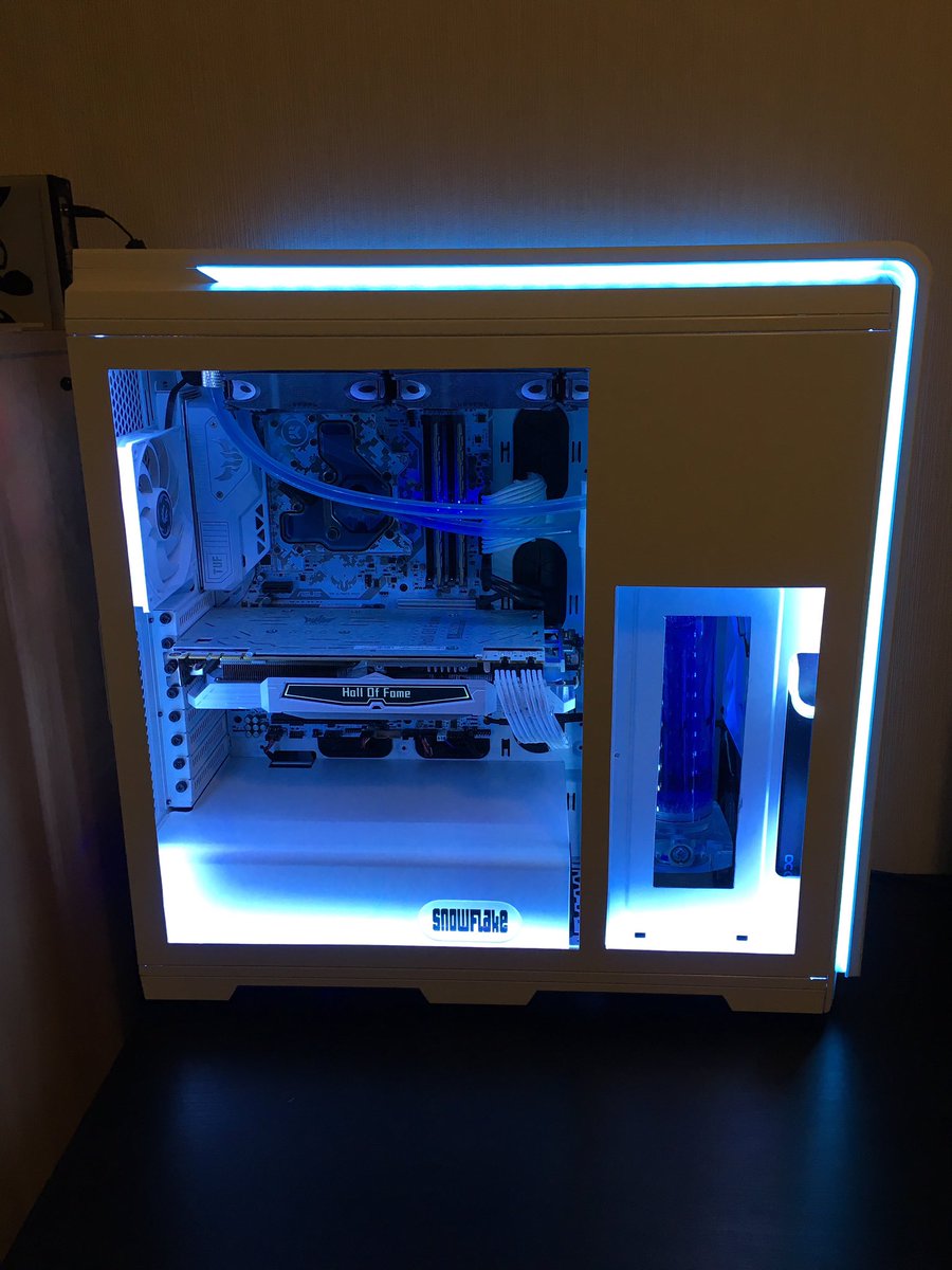 HazelPottPlays's tweet photo. Guess looks fine.. next goal: Aquaero 6 Pro, 16/10 tubing, little case mods, eLoops B12 PS, SuperFlower Leadex II &amp; BitsPower HoF Cooler https://t.co/kj2pv7rXXT
